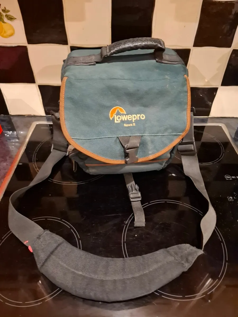 Lowepro Nova 2 Camera Bag - Image 3