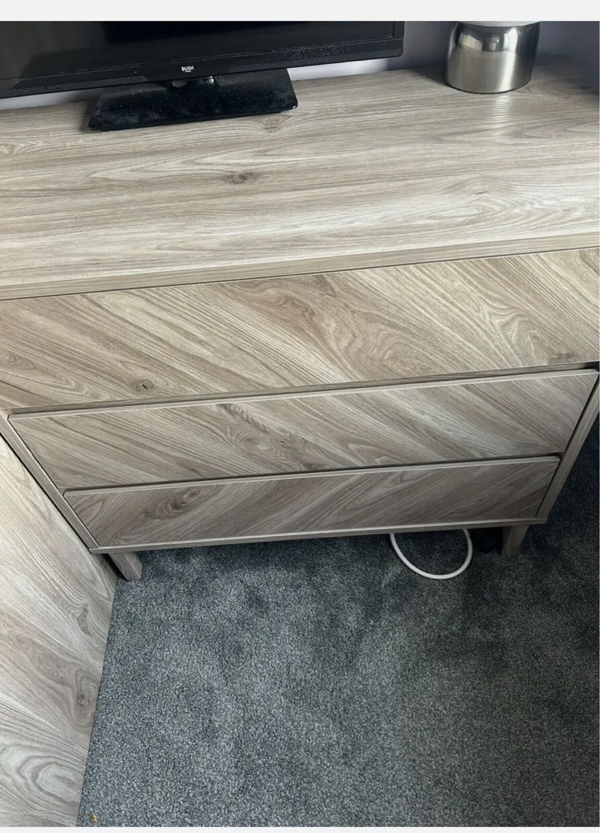Wardrobe and drawers - Image 2
