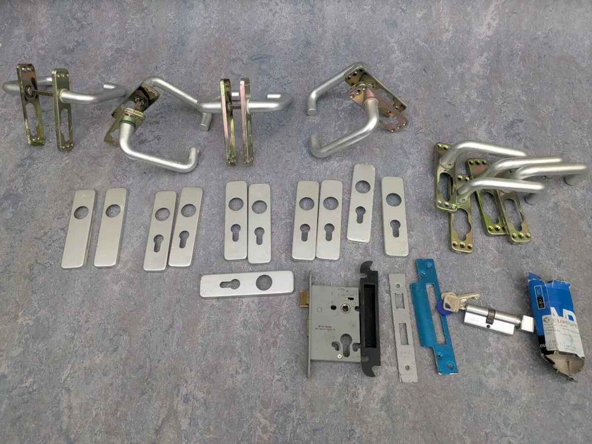 Handles and locks - Image 1
