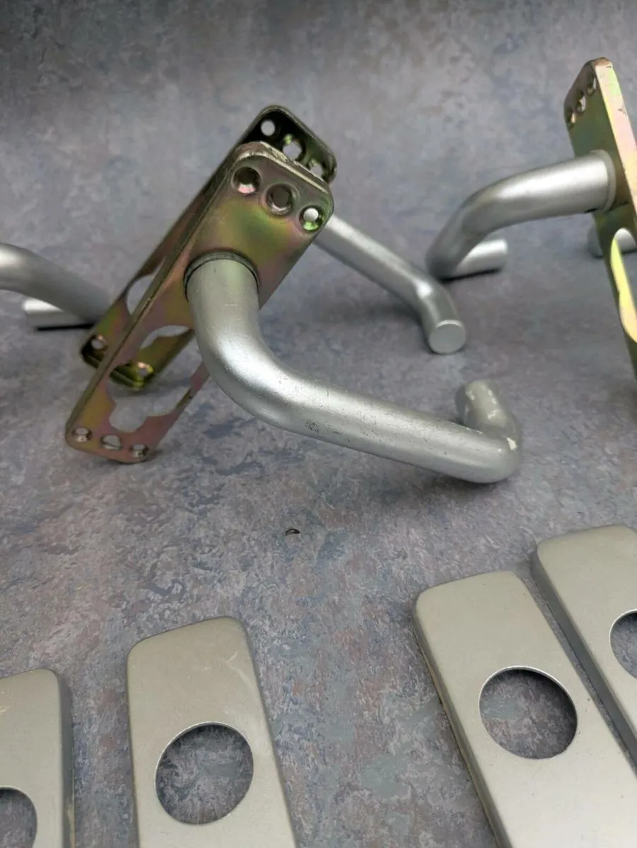 Handles and locks - Image 3