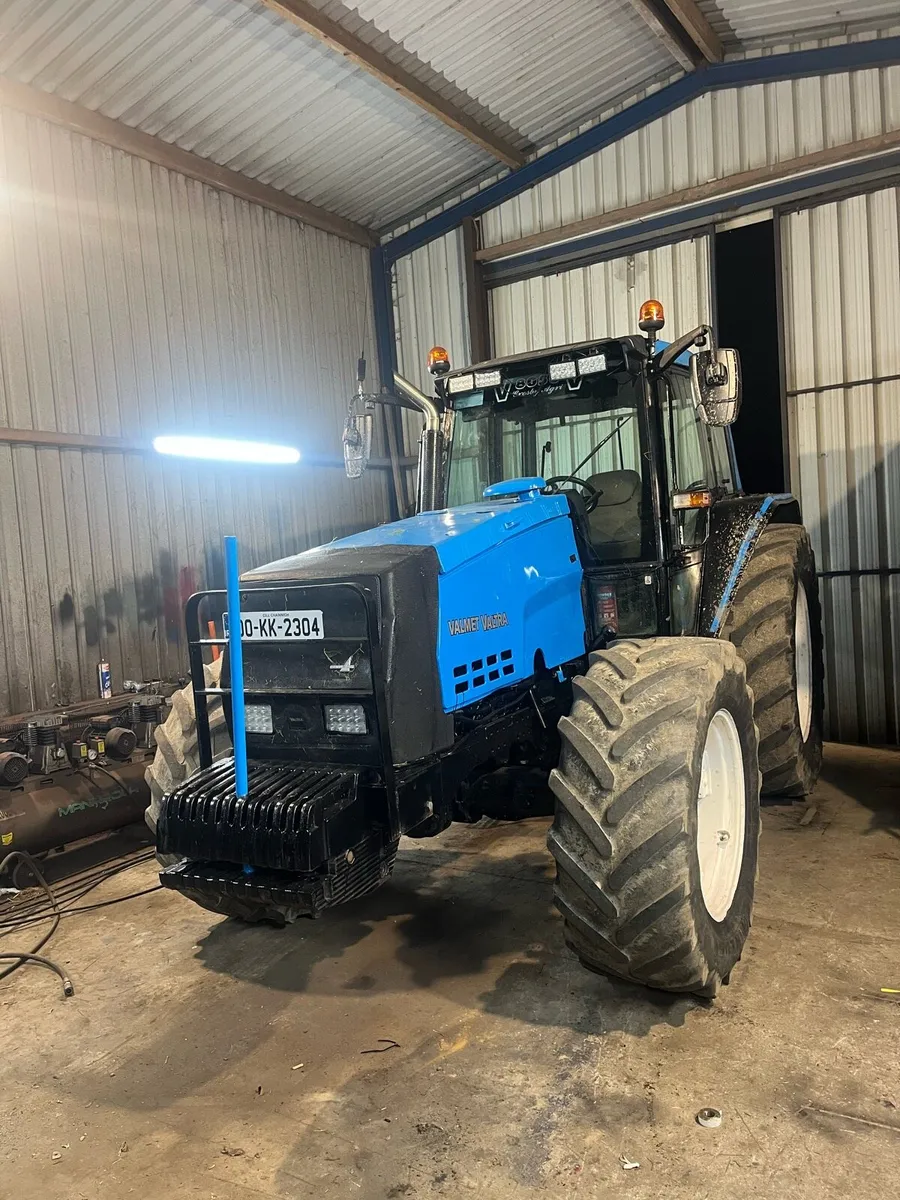 Valtra 8050 - Image 2