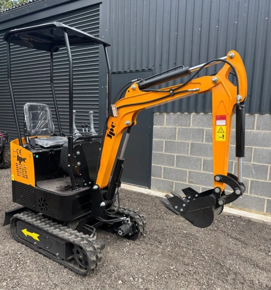 JPC unused mini digger Diesel - Image 3