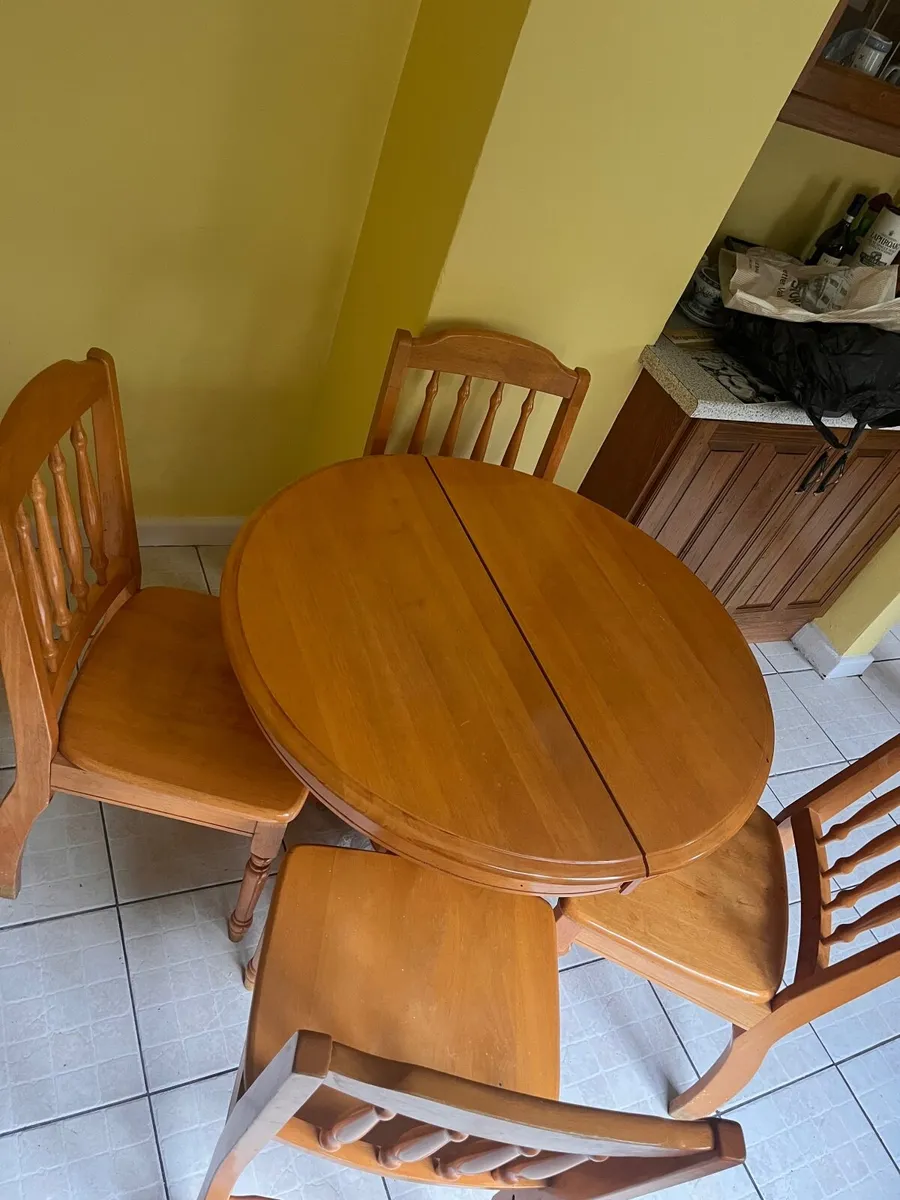 Dining table and chairs - Image 1