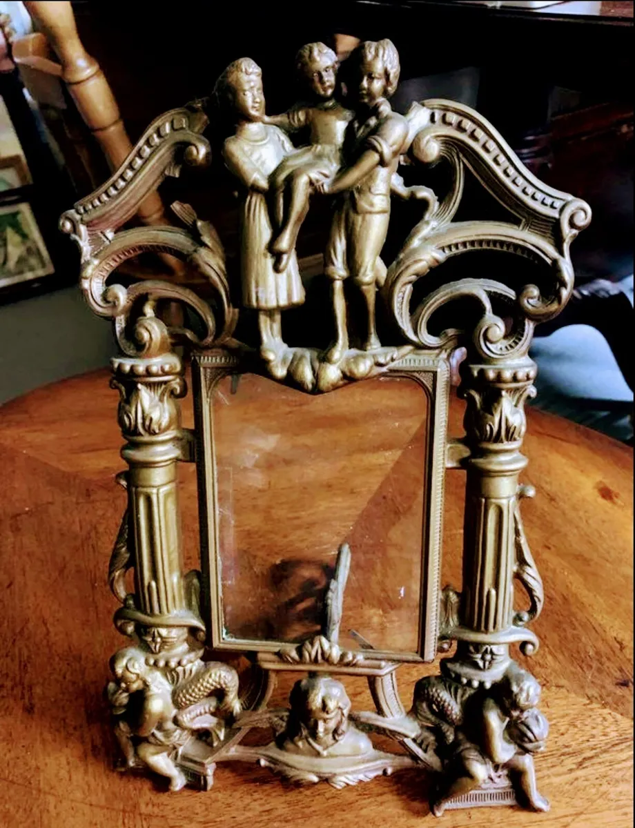 French antique brass picture frame - Image 1