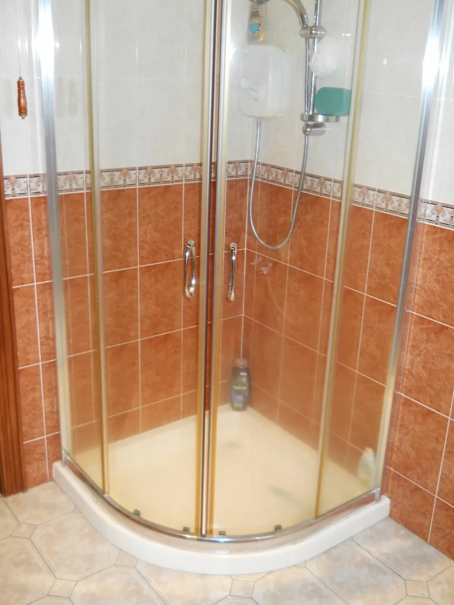 Shower Tray and surround - Image 1