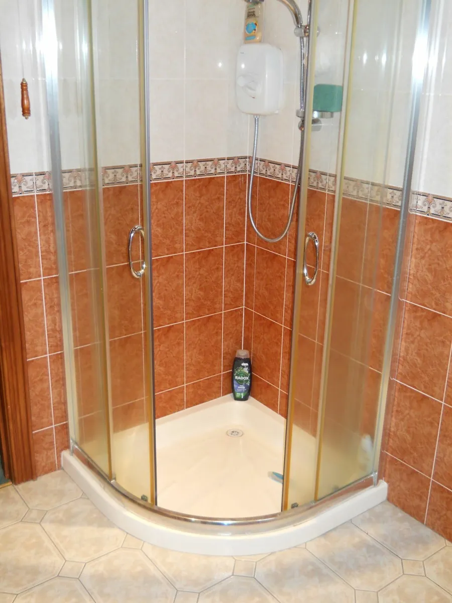Shower Tray and surround - Image 2