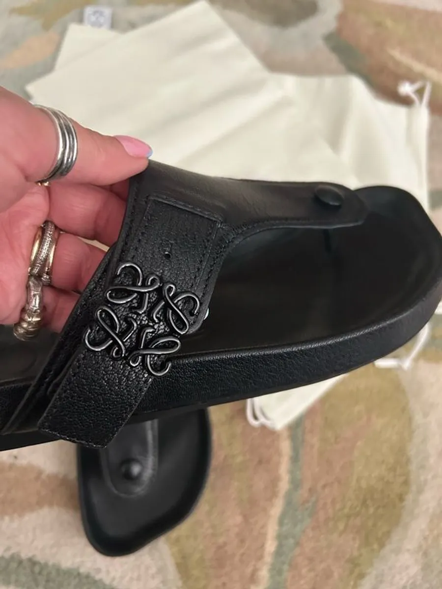 Loewe Thong Sandals in black leather in box,100% Genuine - Image 4