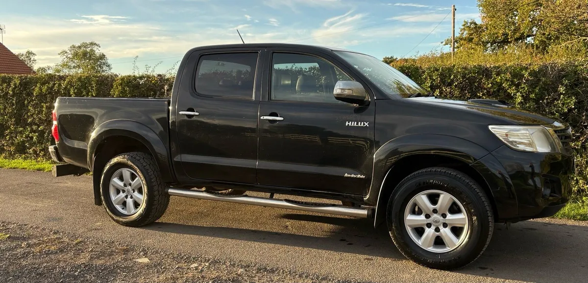 Toyota Hilux Invincible 2014 - Image 4