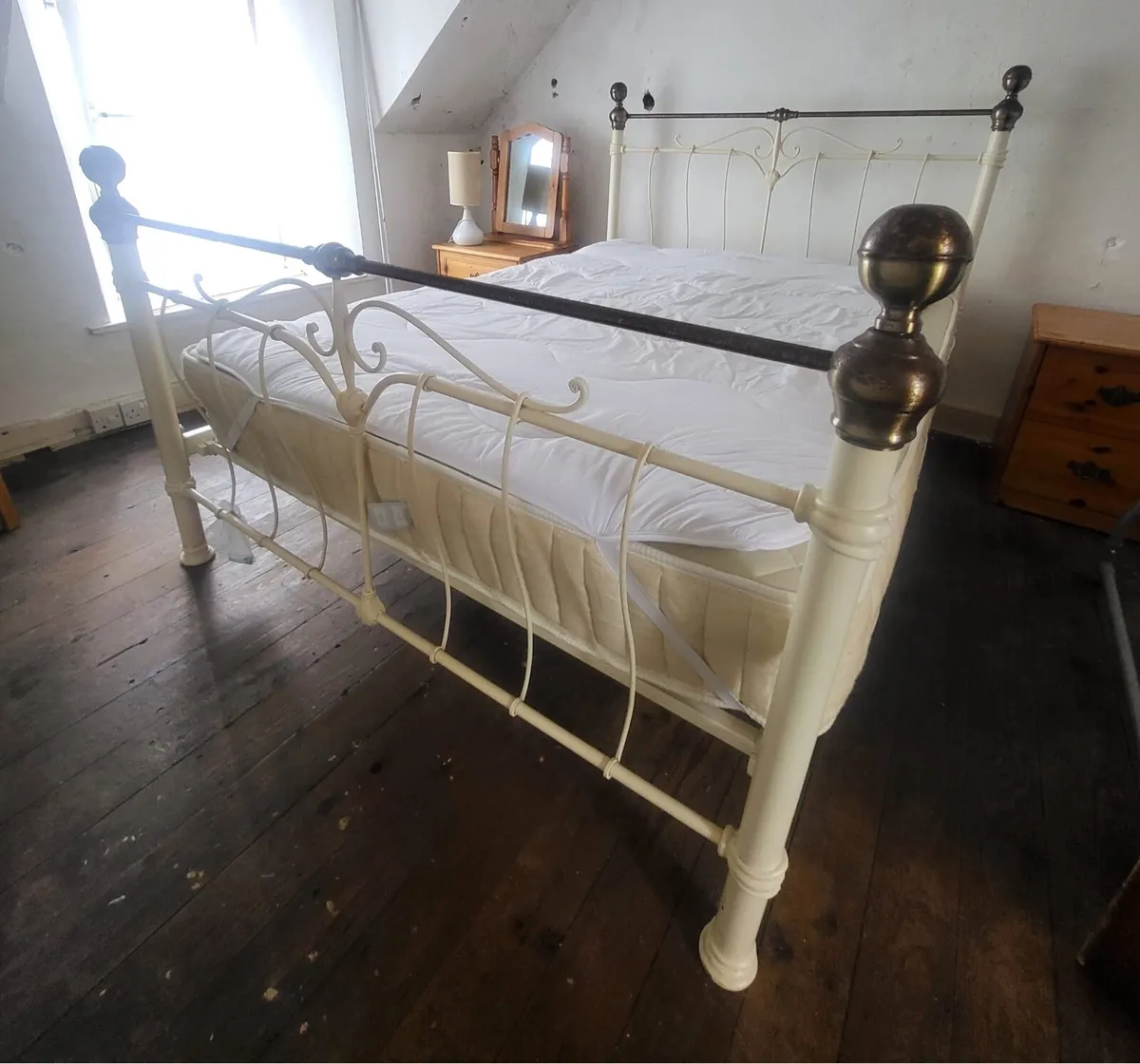 Antique brass and iron bed frame - Image 1