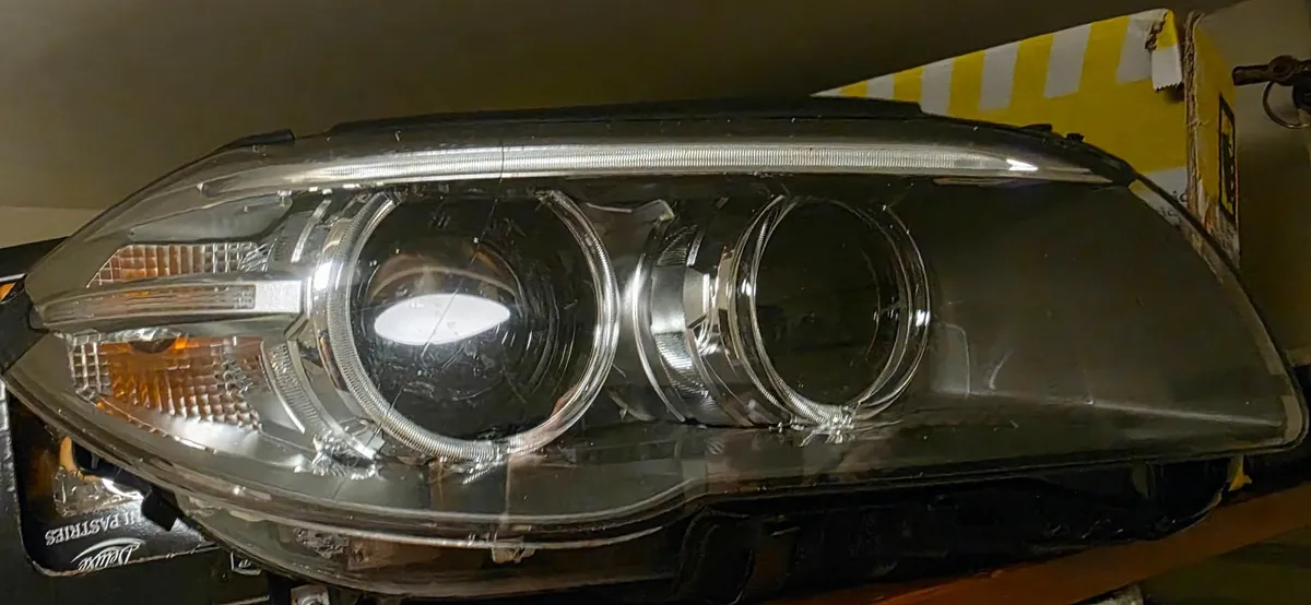 BMW F11 LCI BIXENEON HEADLIGHT FOR PARTS - Image 1