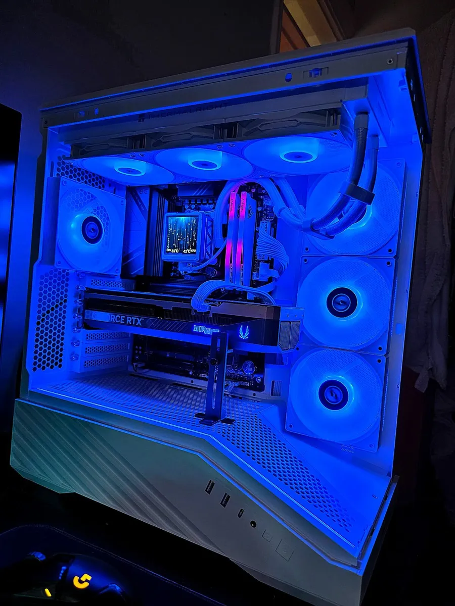Rtx 5080 Ryzen 7 9800x3d custom gaming pc - Image 1