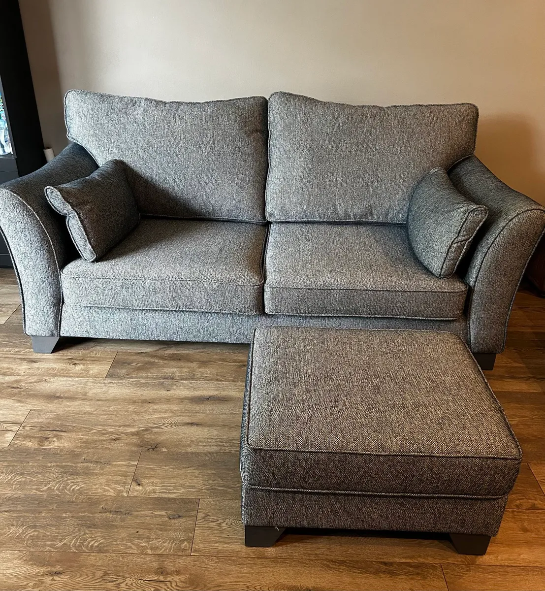 Pristine 2 and 3 seater Sofa - Must Collect - Image 2