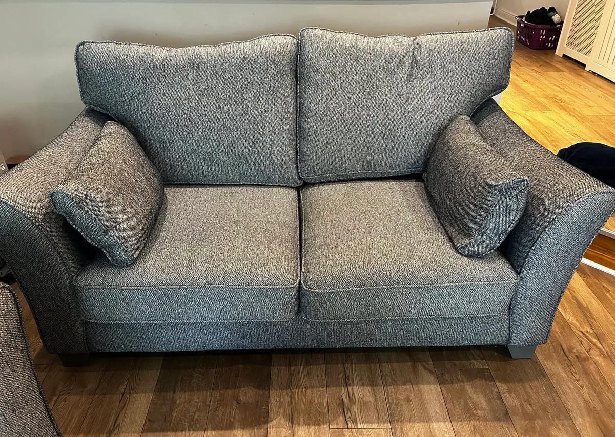 Pristine 2 and 3 seater Sofa - Must Collect - Image 3