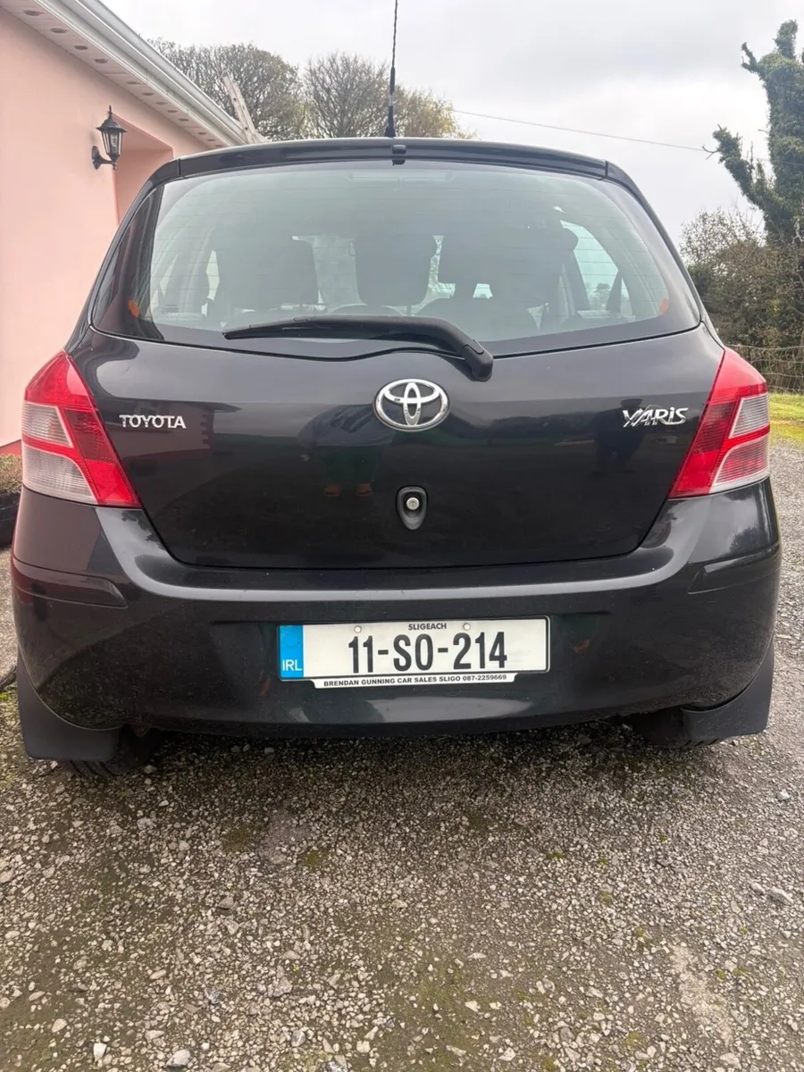 Toyota Yaris 2011 - Image 2