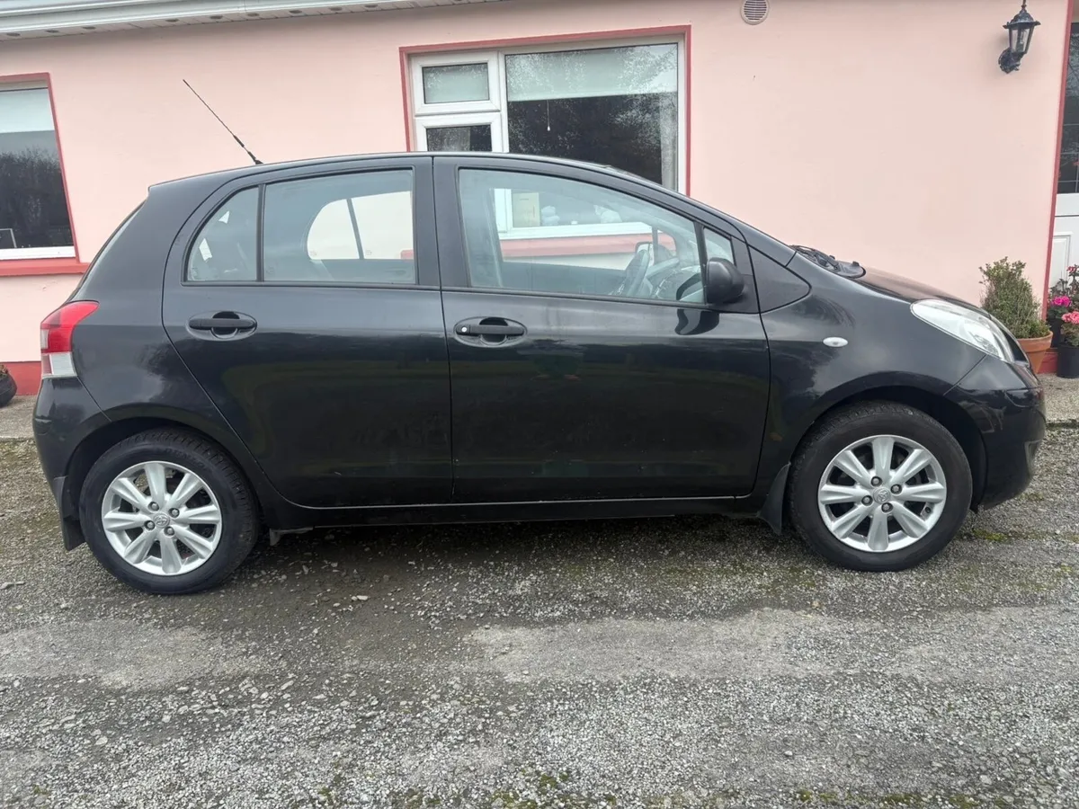 Toyota Yaris 2011 - Image 3