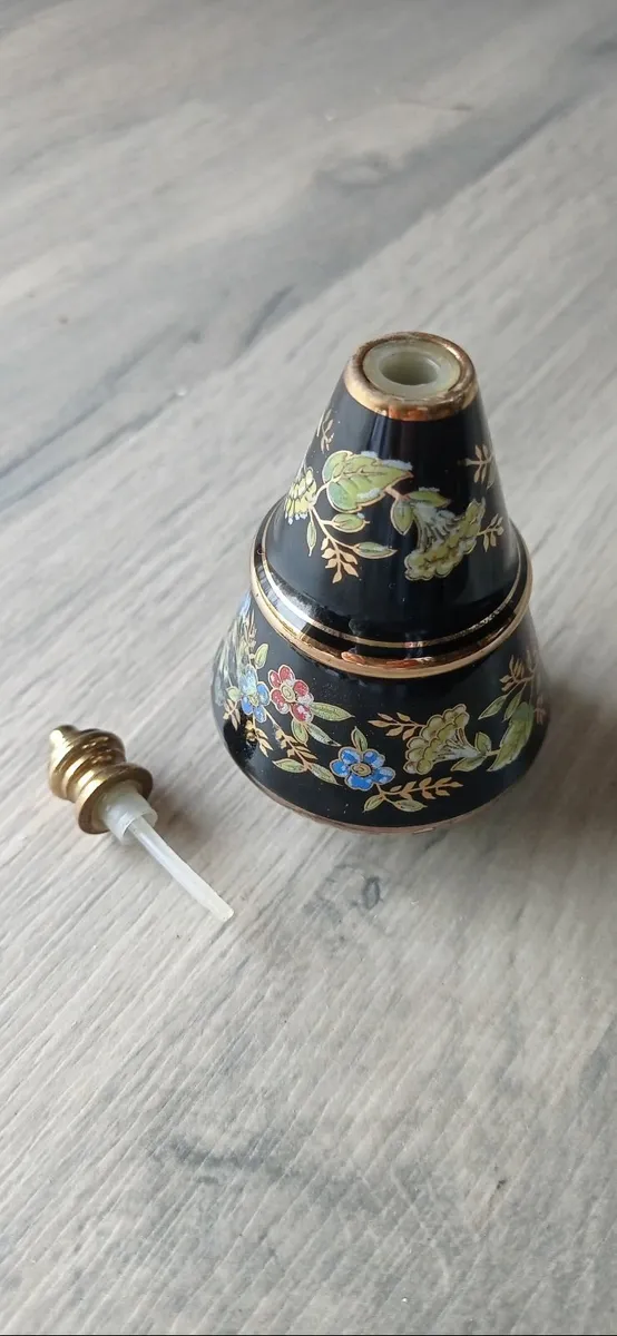 Vintage perfume bottle - Image 4