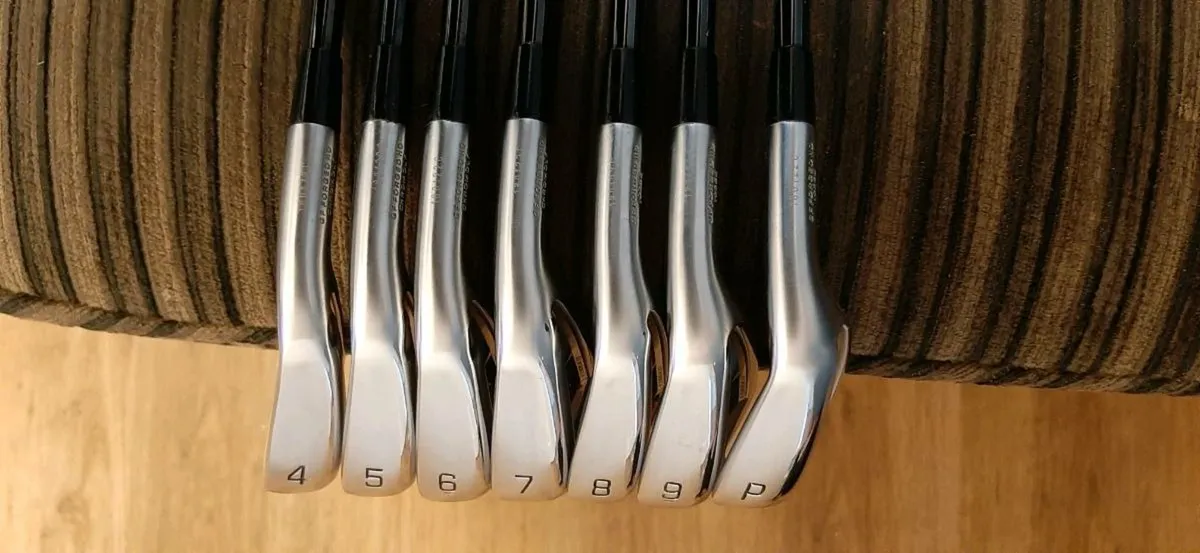 Mizuno JPX 921 Forged (As New) Black $Taper Shafts - Image 2