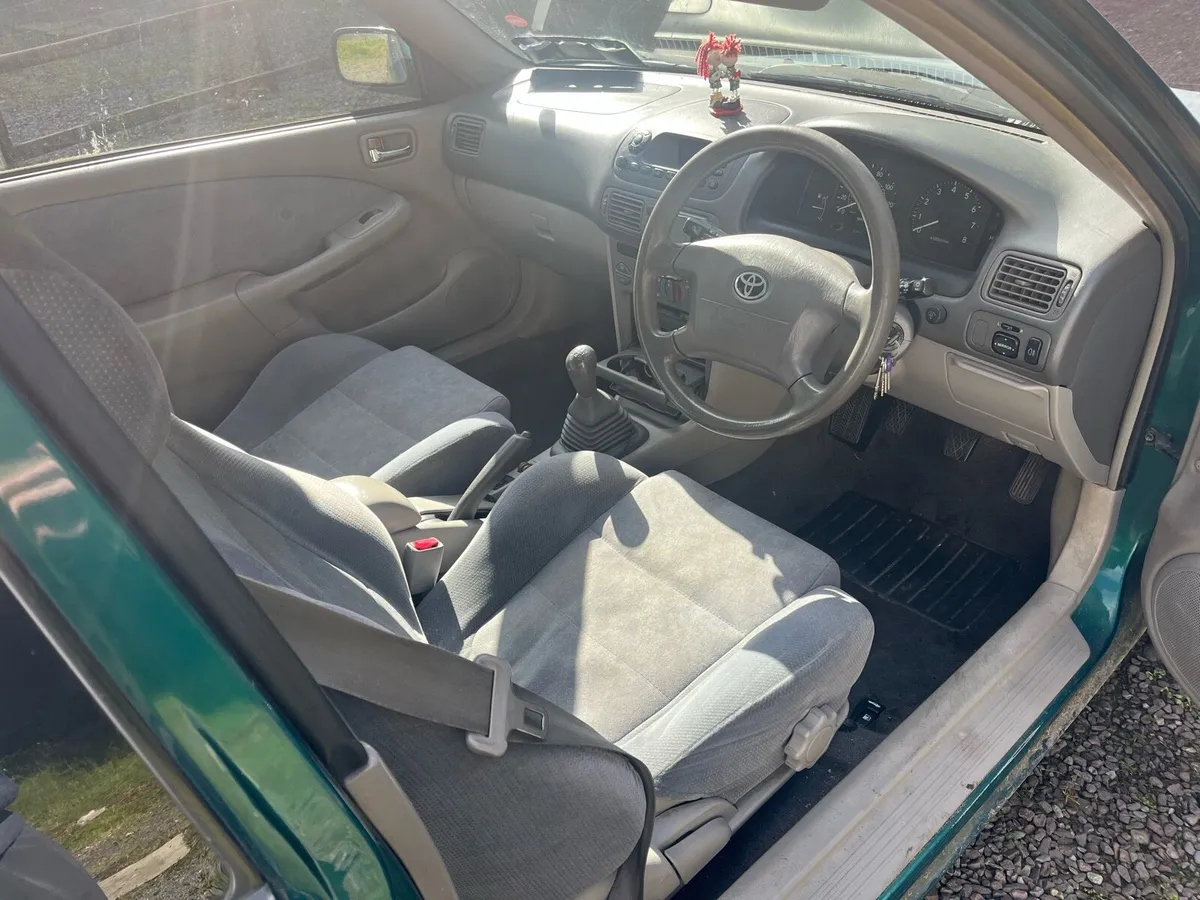 01 Toyota Corolla - Image 4