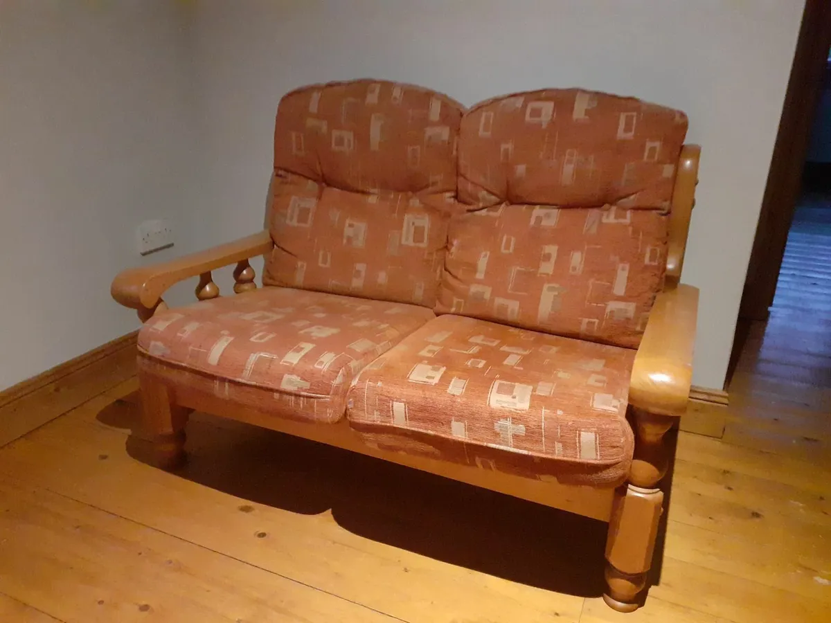 2 Seater and 2 Armchairs - Image 4