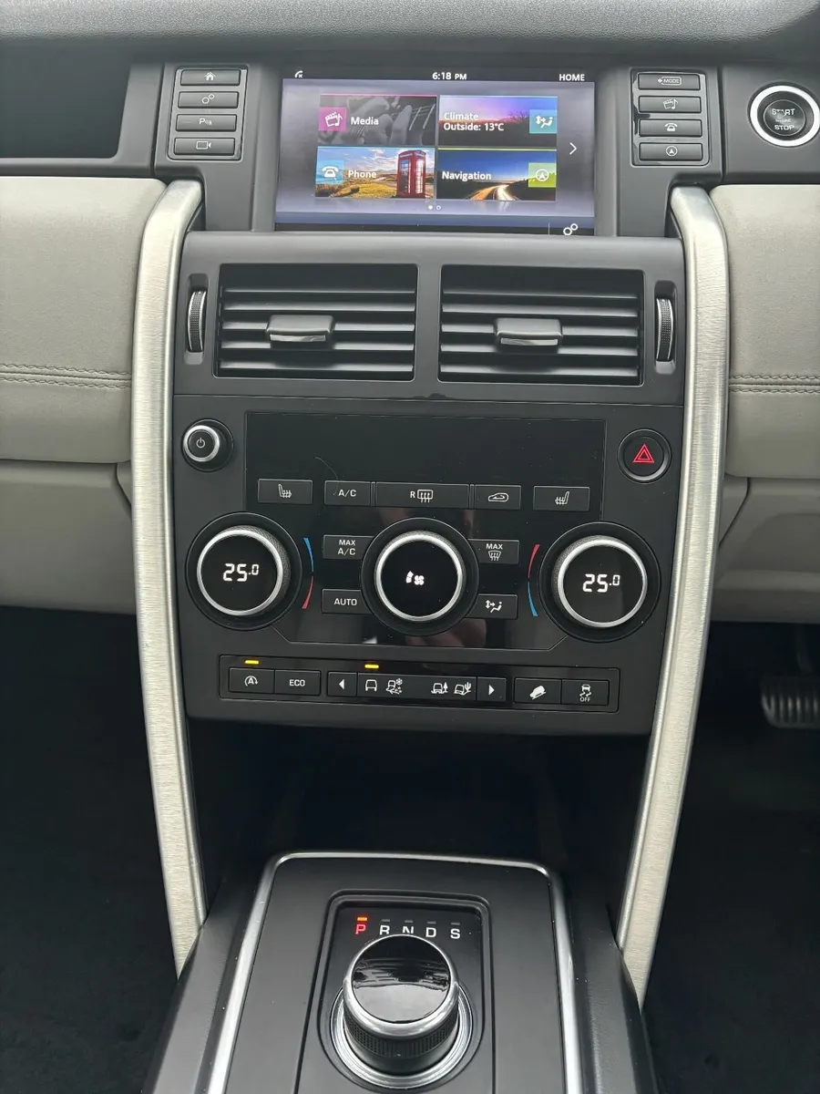 Land Rover Discovery Sport 2017 - Image 4