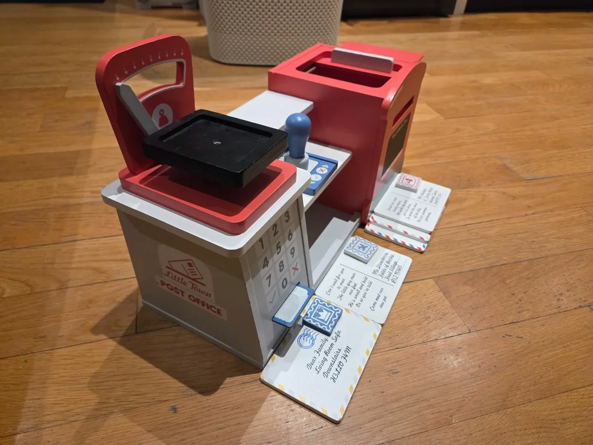 Kids wooden postbox toy - Image 1
