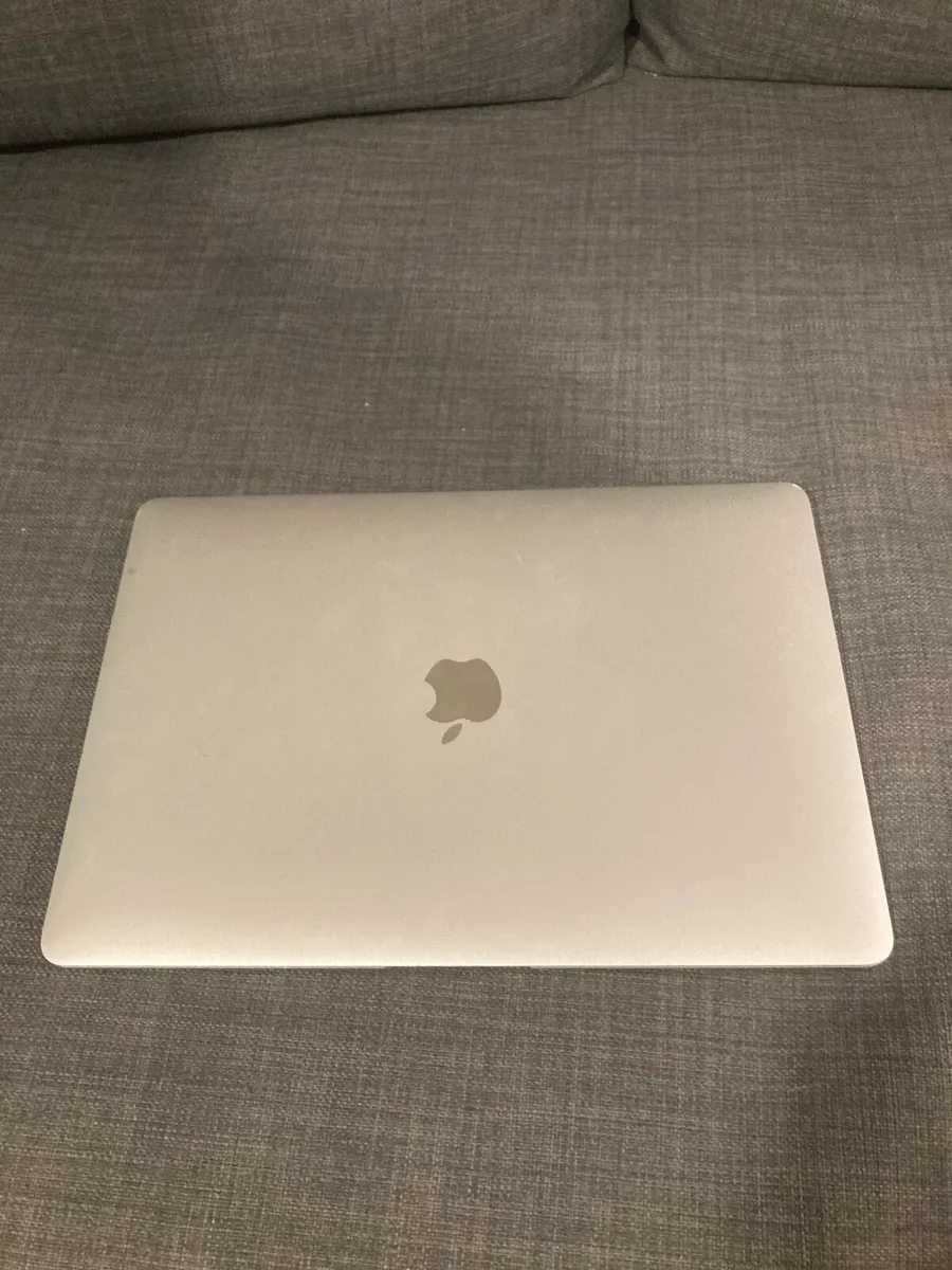 MacBook Air (2020) - Image 1