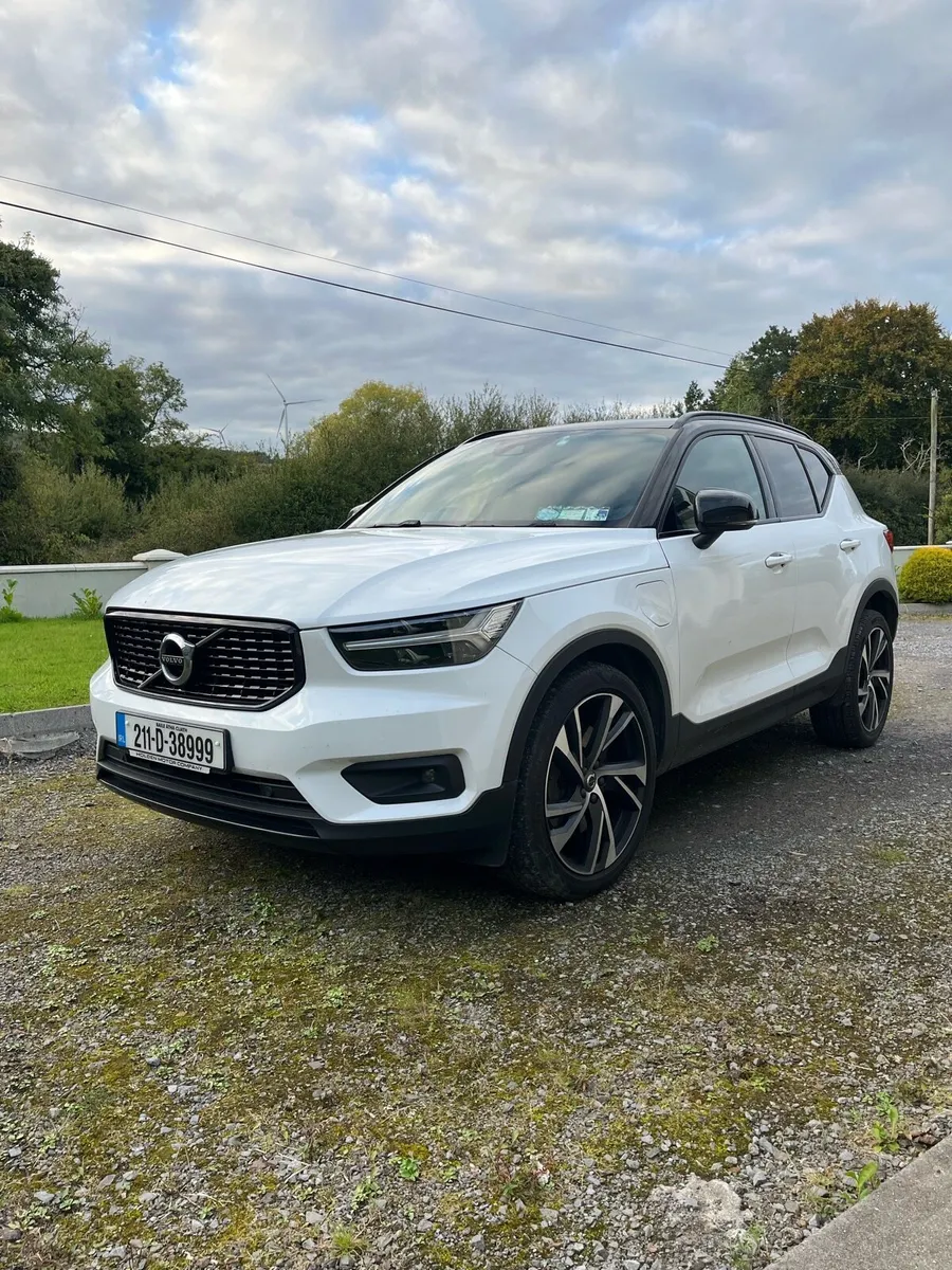Volvo XC40 plug-in hybrid - Image 1