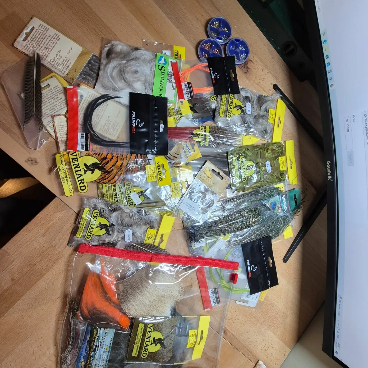 Complete Fly-Tying Setup  Premium Materials & Vise - Image 4