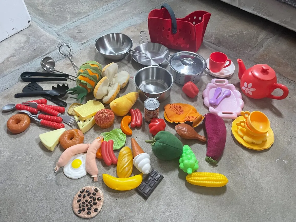 Toy kitchen accessories