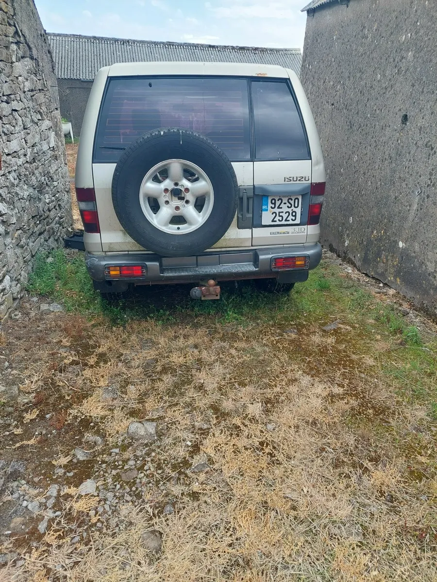 1992 Isuzu trooper for parts - Image 1