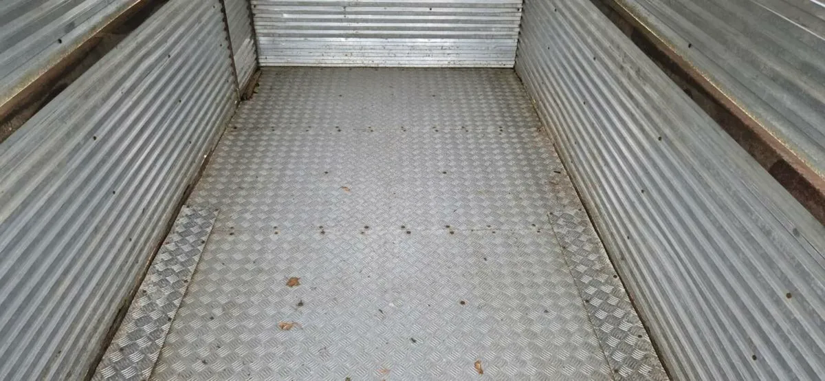 Trailer - Image 2