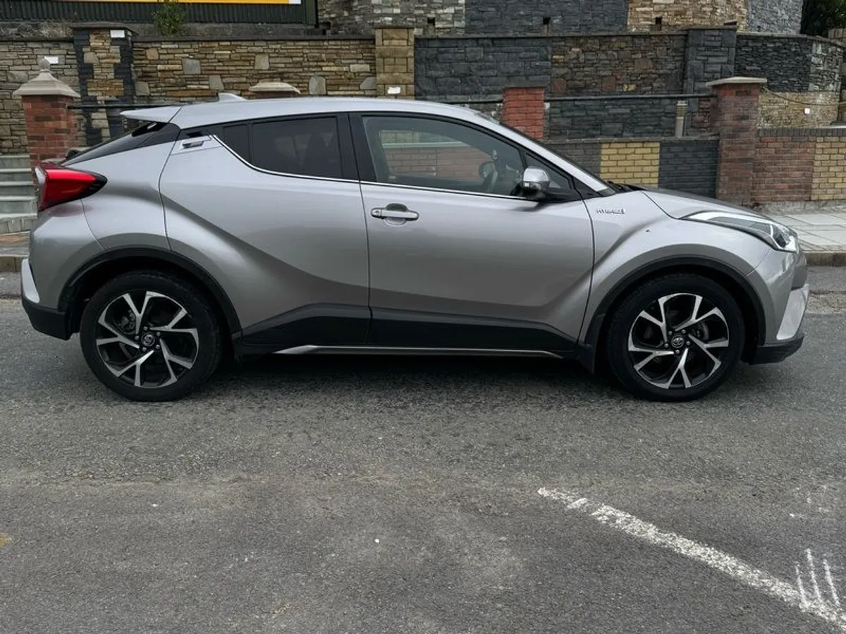 192 Toyota C-hr Sport, Nct 6/27, Tax 6/26 - Image 4