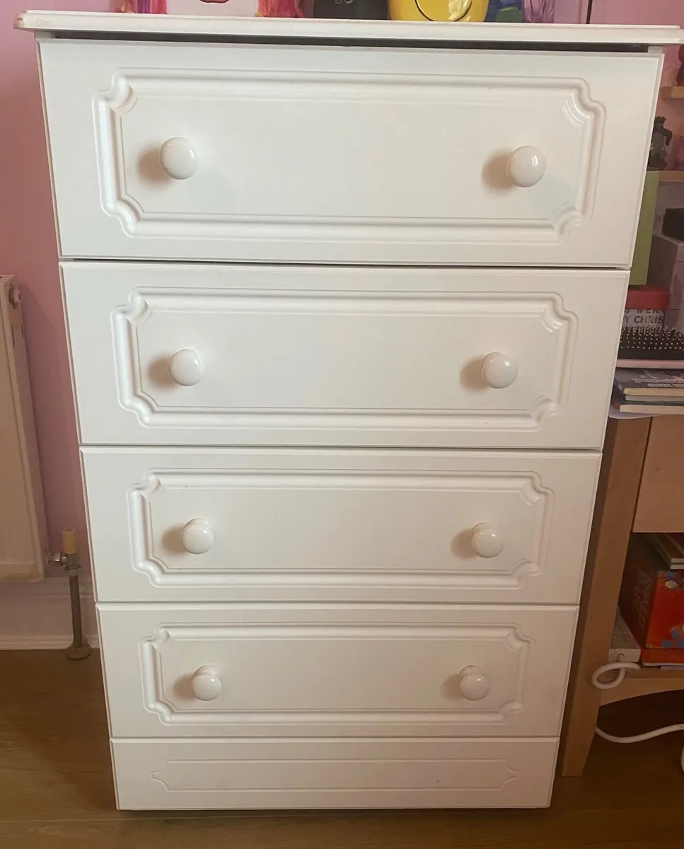 Chest of drawers