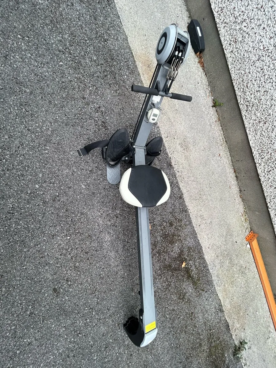 Rowing machine - Image 2