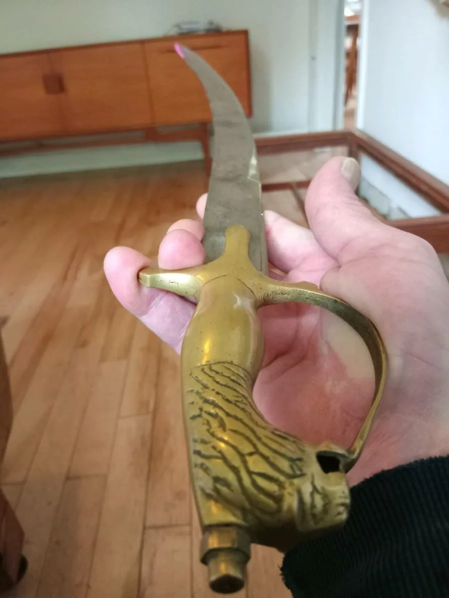 vintage lion head sword made in india 33 inches - Image 2