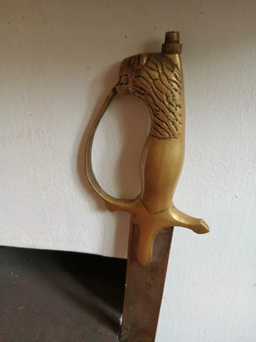 vintage lion head sword made in india 33 inches - Image 4
