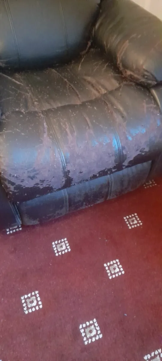 2 Recliner Armchairs - Image 3