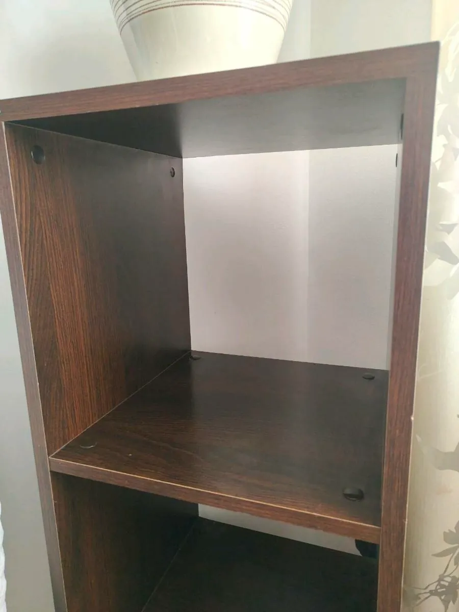 Brown bookshelf - Image 2