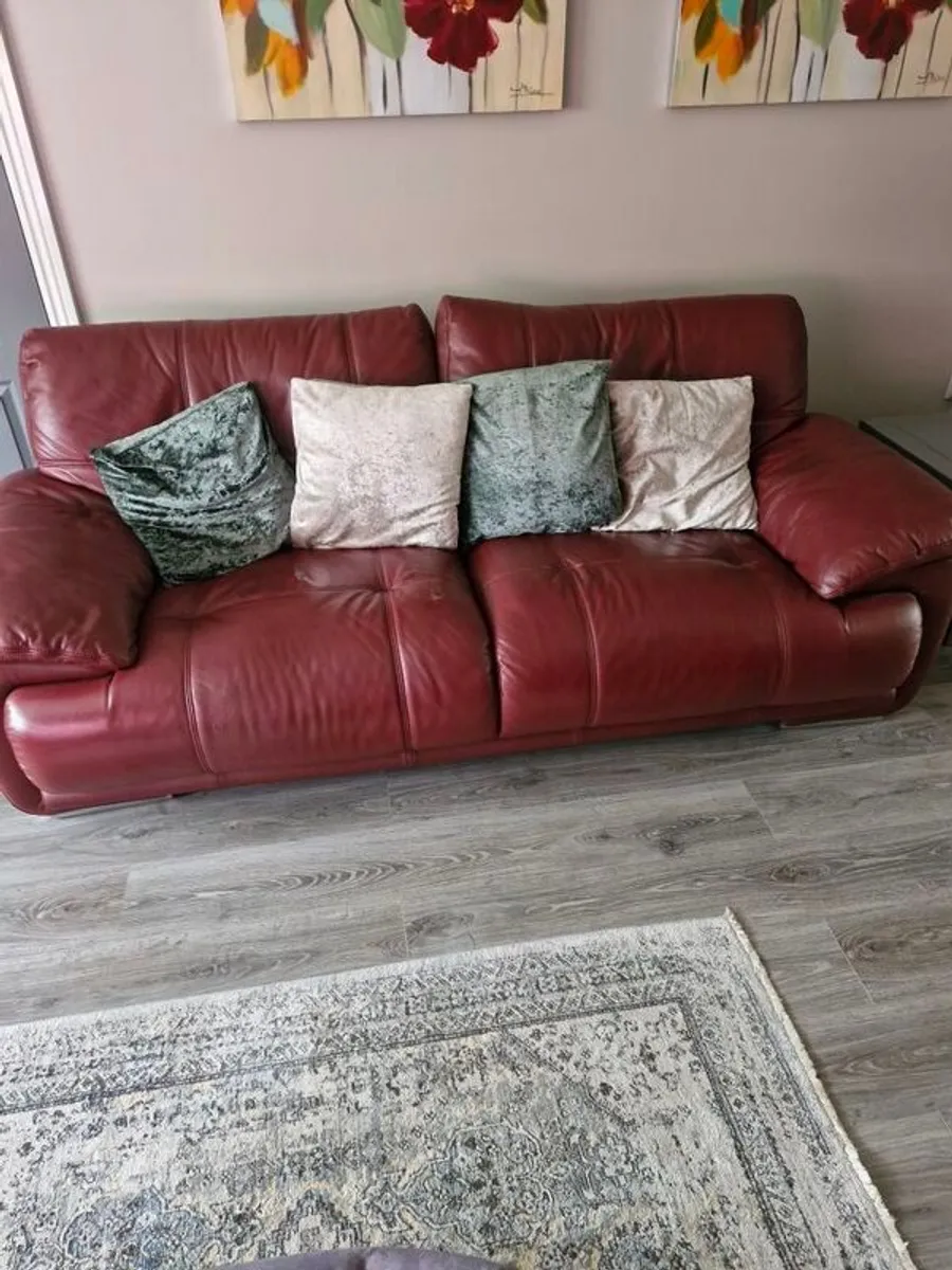 Suite of furniture - Image 1