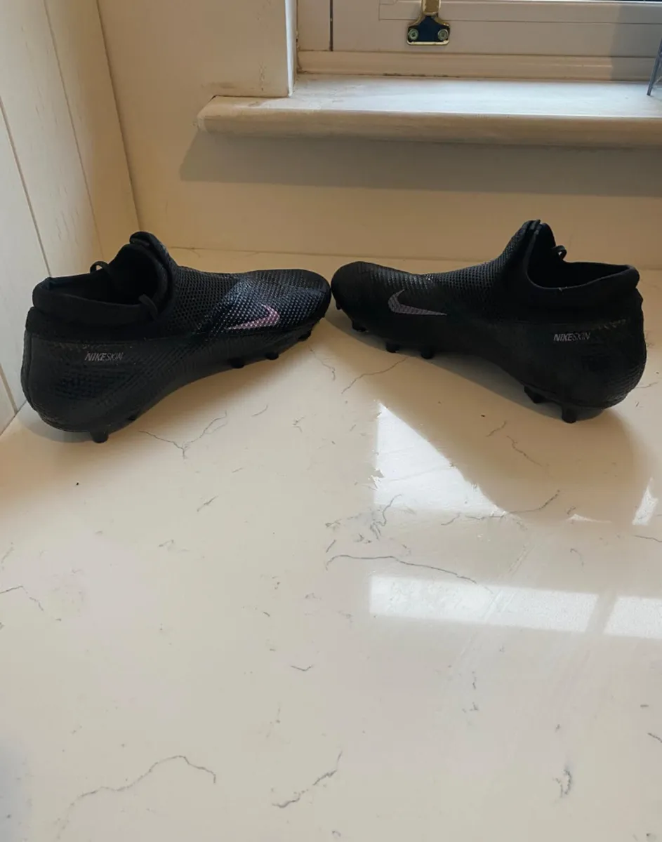 Football boots - Image 1