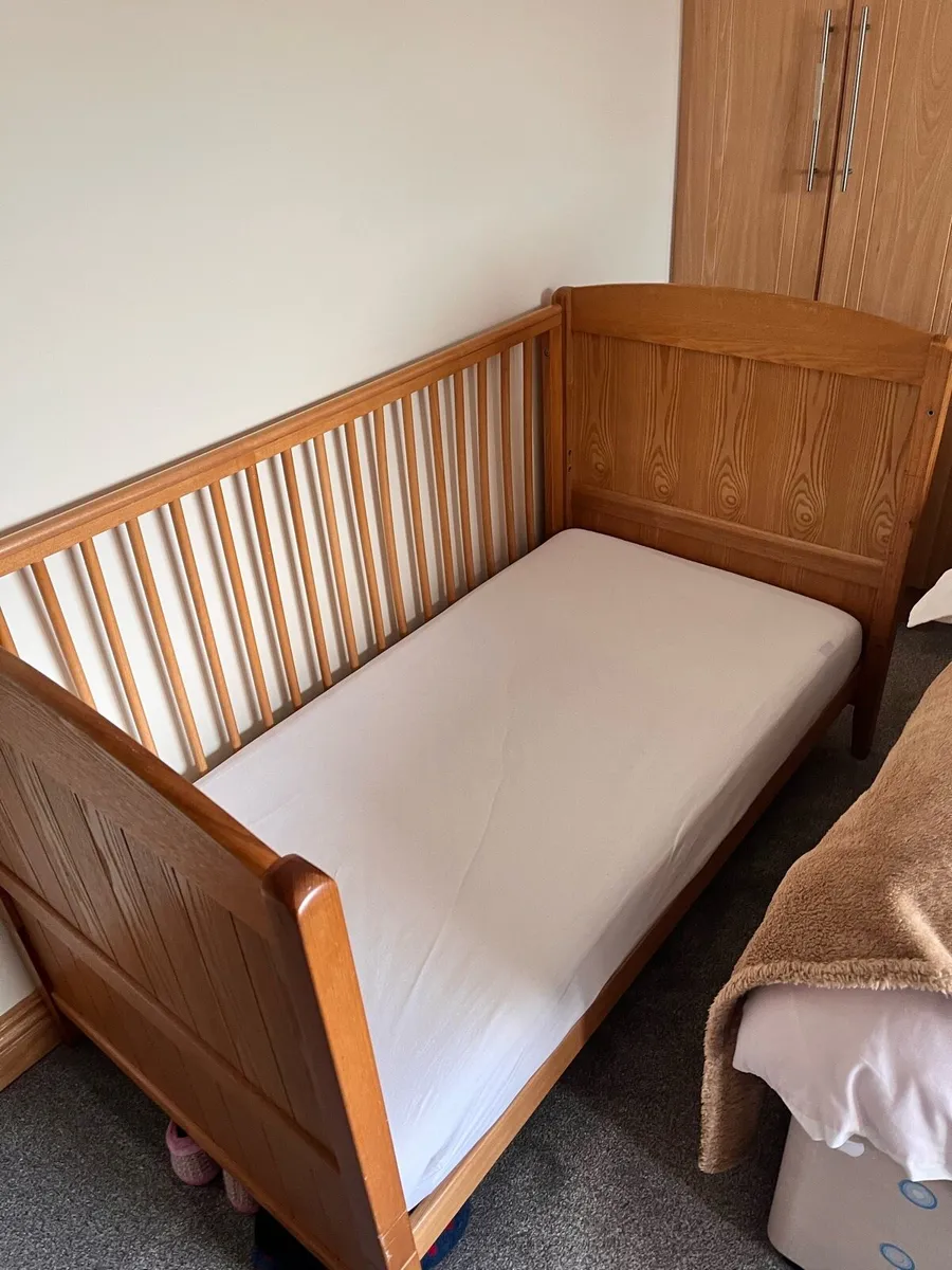 Crib/ child’s bed