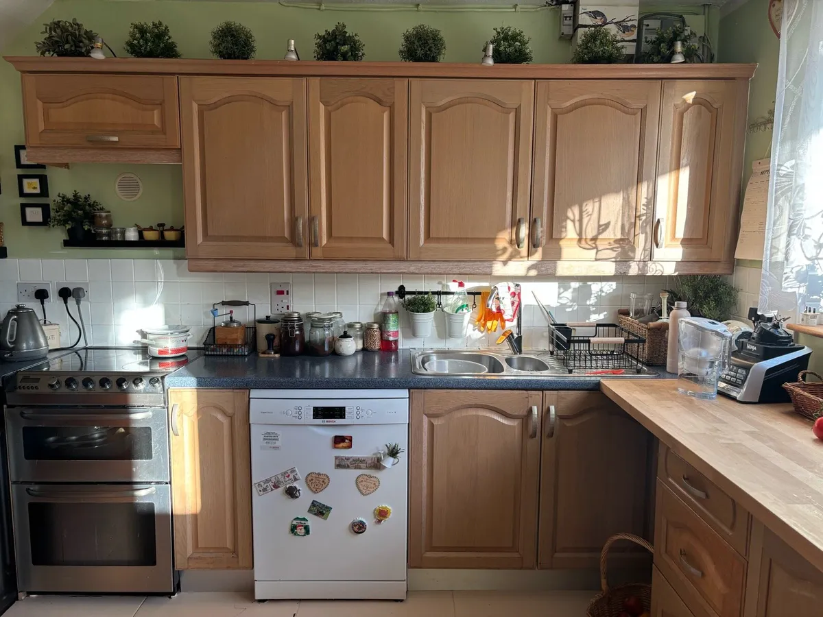 Kitchen units - Image 1