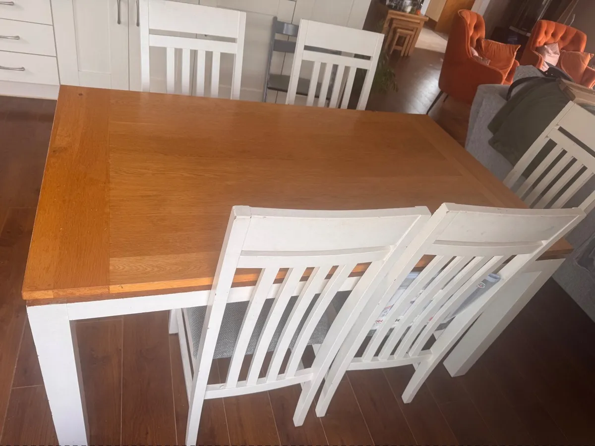 Kitchen table and chairs - Image 1