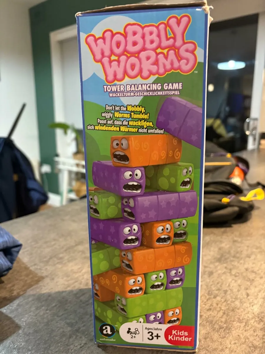 Tower Balancing game "Wobbly Worms"