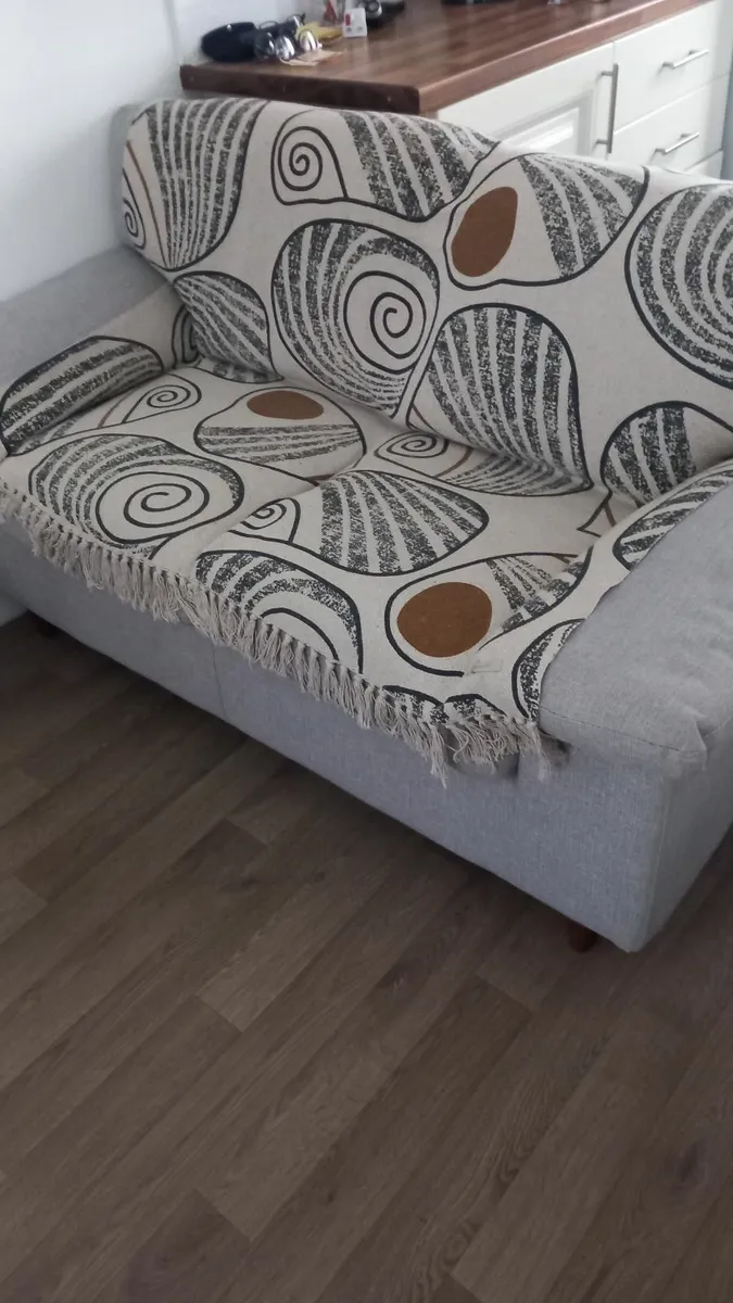 Two seater jedvid  light gray sofa,110.00 euro - Image 4