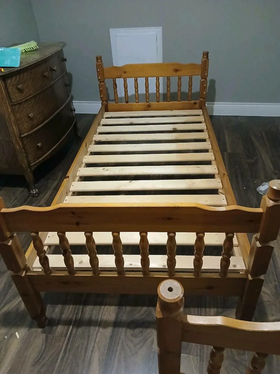 Single bed with mattress - Image 3