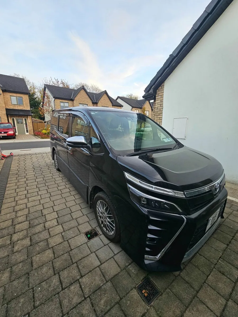 Toyota Voxy 2021 - Image 4