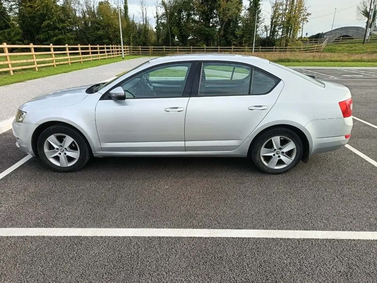 2015 Skoda Octavia - Image 2