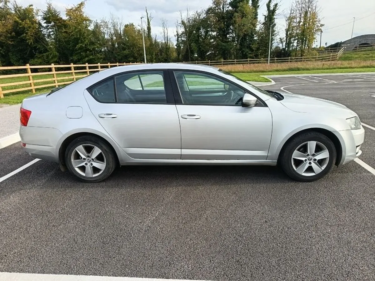 2015 Skoda Octavia - Image 3
