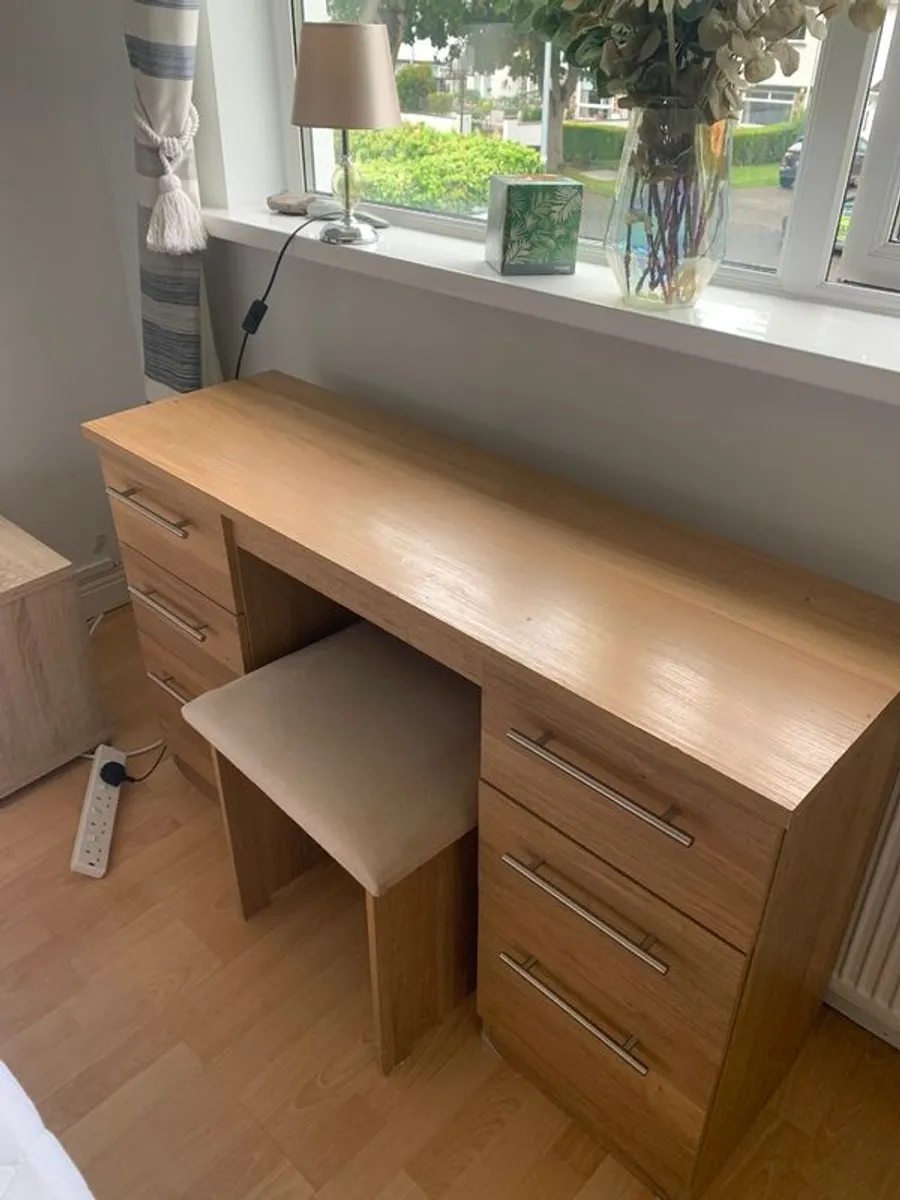 Dressing Table,Mirror,Stool